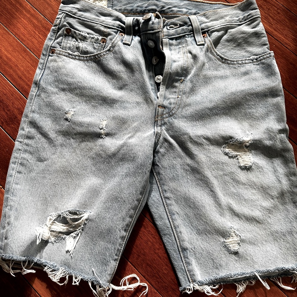 LEVIS - 501’s cutoffs size 26